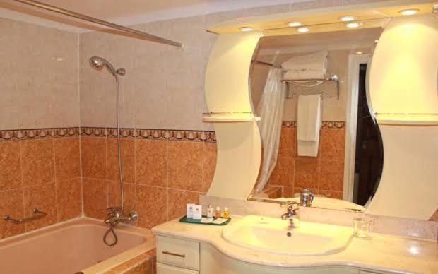 Hotel El Djazair El Mouradia Ngoại thất bức ảnh